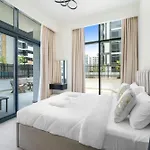 Vayk - Modern 3 Bd With A Spacious Terrace