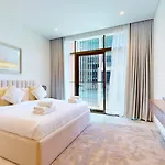 Designer Interiors - Canal View 1Br In Business Bay