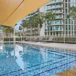 First Class 1B Stylish Downtown Retreat