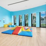 First Class 1B Stylish Downtown Retreat