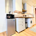 Luxury Studio With Balcony - Close To Metro & Marina