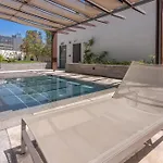 Contemporary 2-Bedroom Apartment In Silverene
