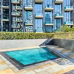 Chic City Escape - 2Br Plus Guest Room At Atria, Business Bay