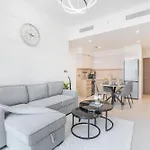 Amazing Downtown Dubai 1 Bed Apartment For 2