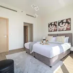 Luxurious 1Br With Spacious Balcony In Downtown