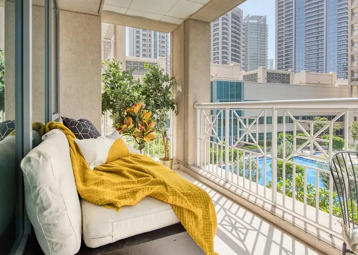 Maison Privee - Radiant Urban Retreat With Iconic Burj Khalifa Vws