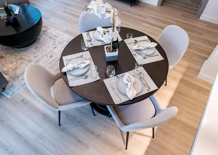 Classy 1 Bedroom Apartment In Greens