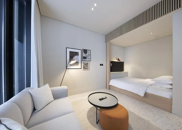 Business Travel Ready Studio At Upside Living 1216