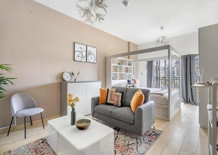 Guestready - Contemporary Urban Sanctuary