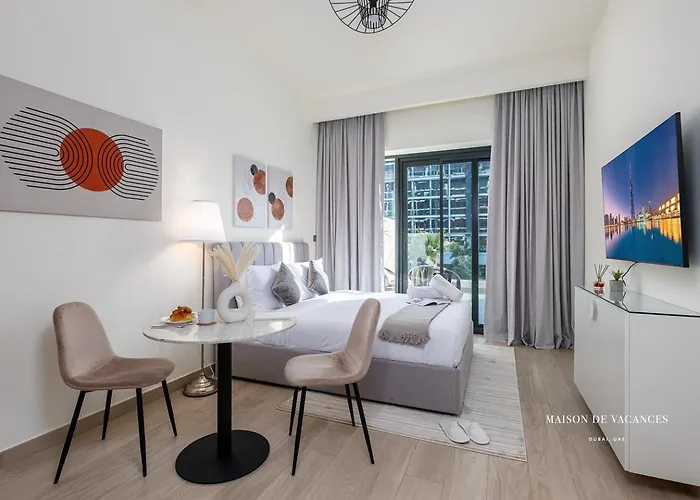 Large Balcony Studio 10Mins From Dubai Mall