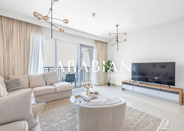 Spectacular 3 Bedroom On Waterfront In Harbour Views