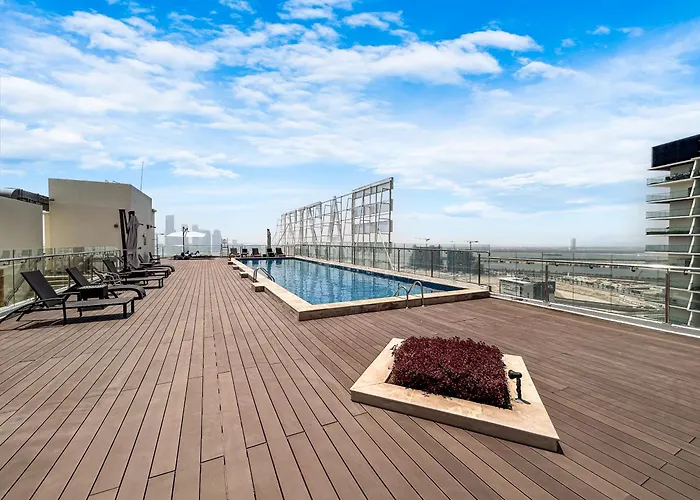 Elegant Home In Al Jaddaf With Roof Top Pool