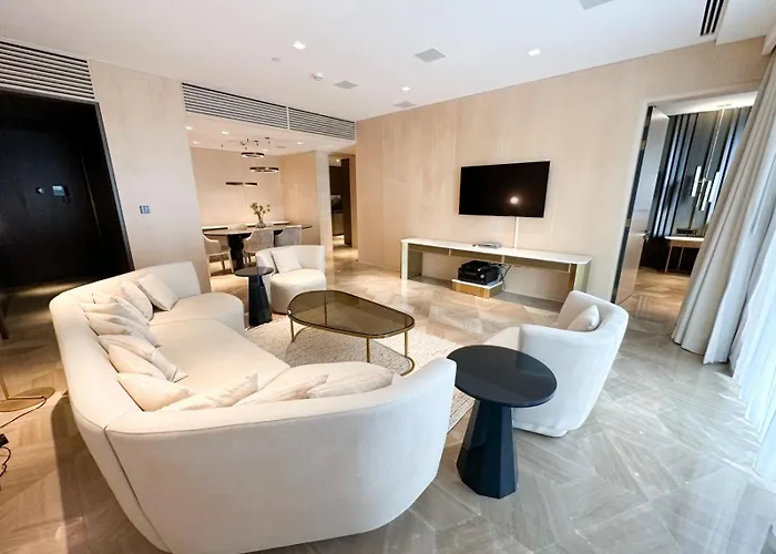 Luxury Stay At Five Palm Residence