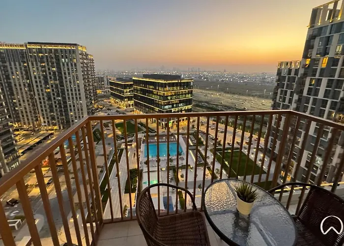 Oraya - City Retreat 1Br In Collective With Pool View