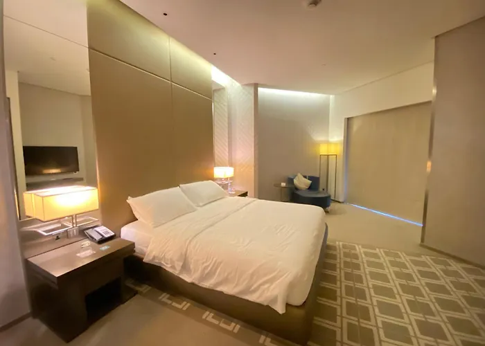 Svizona Designer Spacious Studio, Hyatt Regency Creek Heights Residences