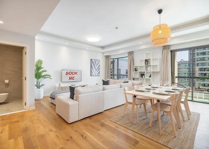 Cool 2 Bedroom Flat With Stunning Marina Views