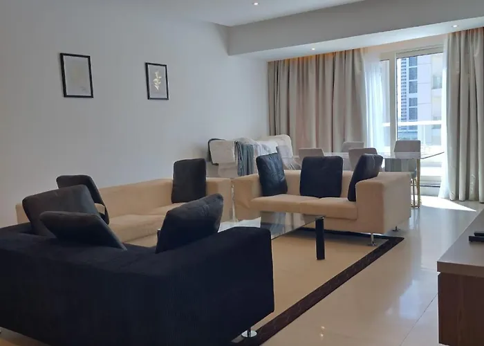 Upgraded 2 Bedroom At Dubai Marina