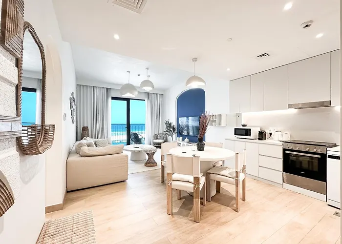 Trophy - Mykonos-Inspired La Mer Suite