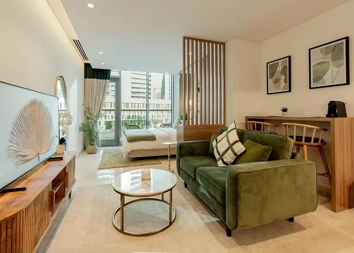 Luxury Brand New Apartment In Downtown