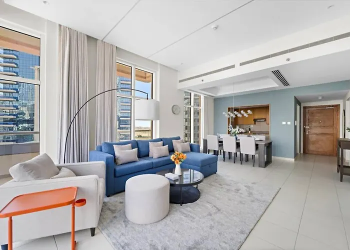 Spacious 1-Bedroom Apartment In Bay Square