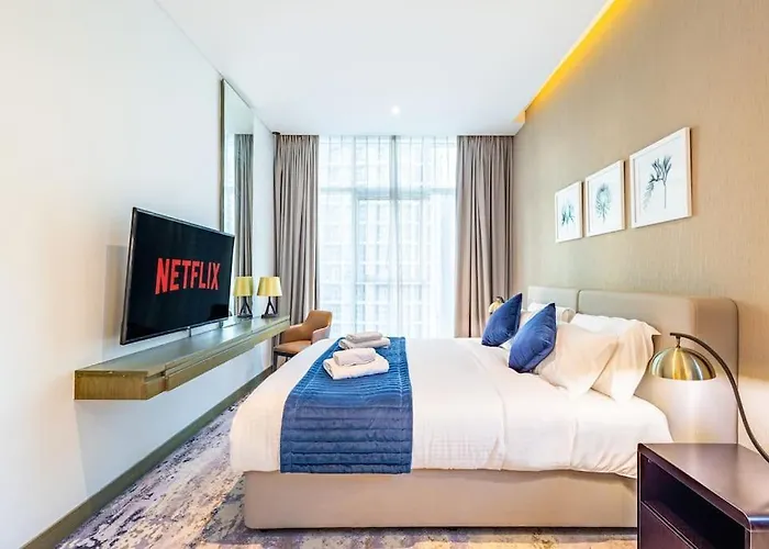Spacious Studio With Pool - Canal & Burj Views