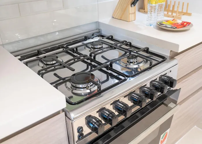 1 Bed Flat That Sleeps 4 In Al Jaddaf