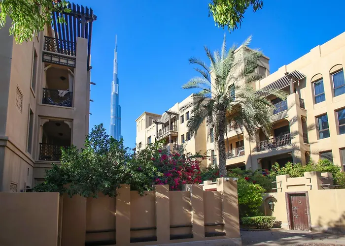Elegant Old Town Escape With Burj Views & Near Mall