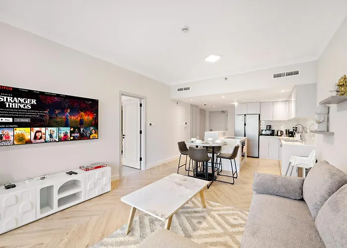 Luxe 1Br In Fairways East With Canal Views