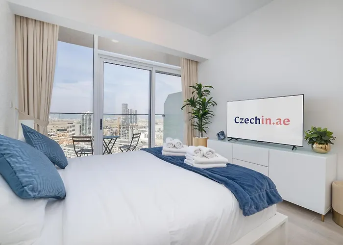 Marina & Downtown Views In Modern Studio - Jvc