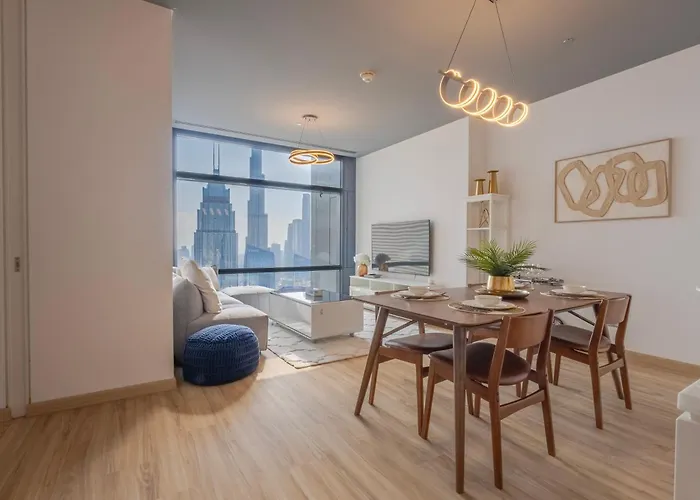 Elegant 1-Bedroom Apartment, Full Burj Khalifa & Downtown Views