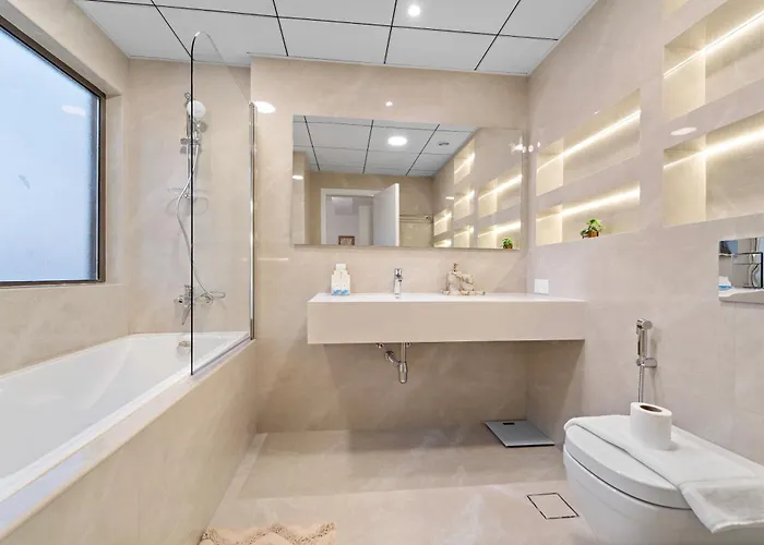 Elegant 2Br With Seaview In Jbr L Walk To The Beach