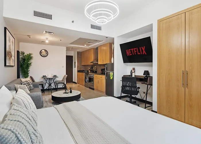 Chic Studio In Goldcrest Views, Jlt