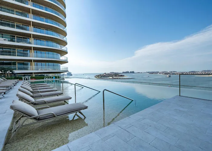 Homes & Beyond I Pristine 2Br With Waterfront View