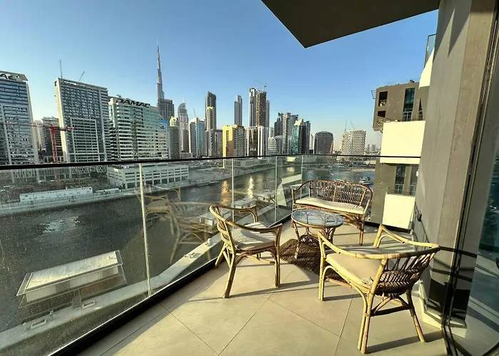 Elegant Studio With Burj Khalifa & Canal Views
