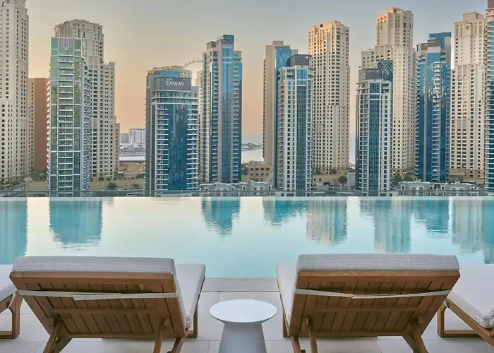 Vida Dubai Marina & Yacht Club With Starbucks Below