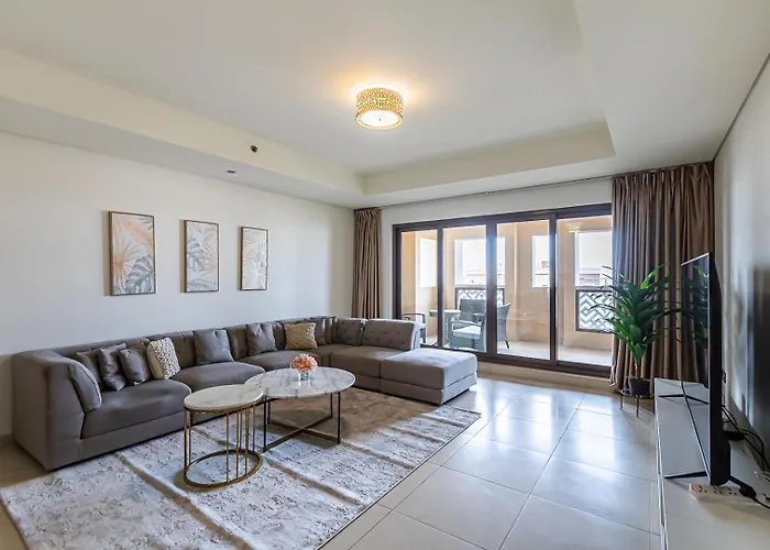 Balqis I Renovated 3Bdr With 1 Maid Room I Palm Jumeirah