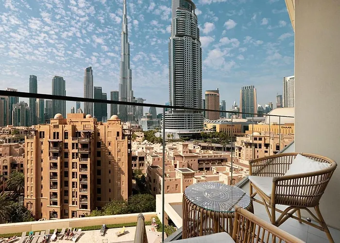 Walk To Dubai Mall- Enjoy Burj Khalifa Show