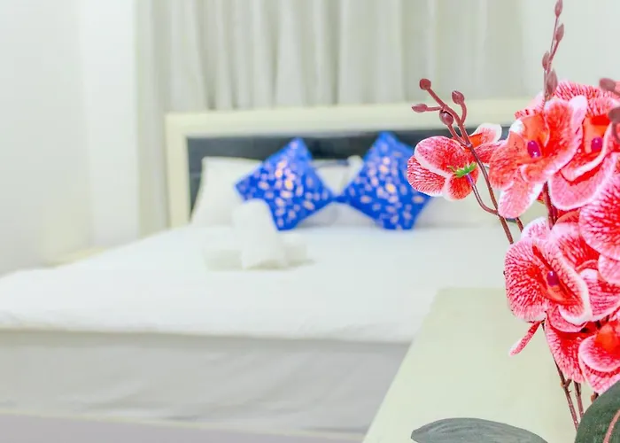 Chic 1-Bedroom Apartment Hall With Wi-Fi