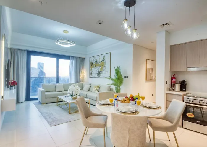 Sky-High Charm Exquisite 2Bdr In Downtown