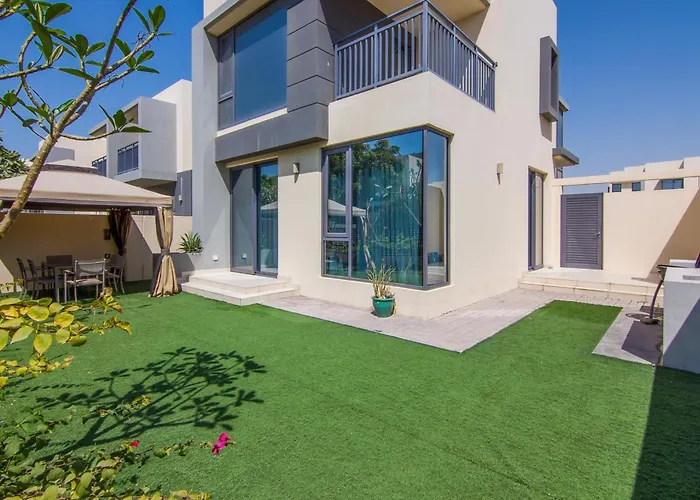 Elegant 4 Bedrooms Plus Maid Villa In The Heart Of Dubai Hills