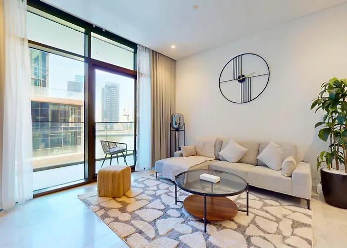 Designer Interiors - Canal View 1Br In Business Bay
