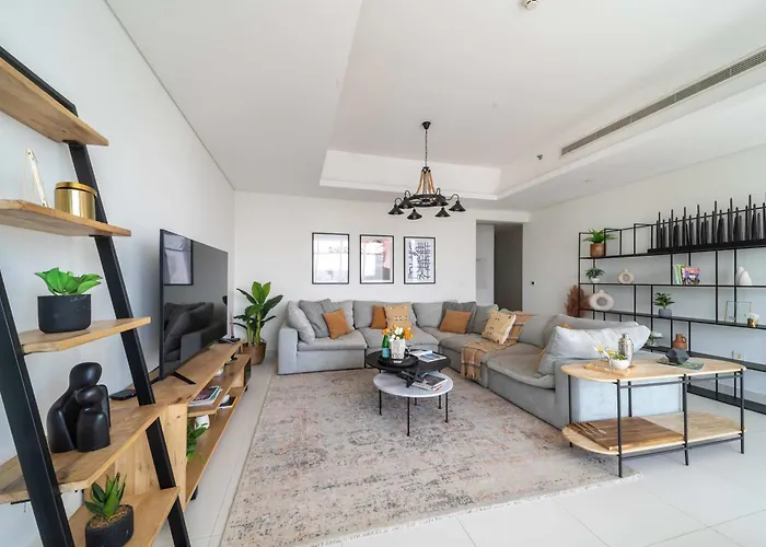 Luxurious 1Br With Spacious Balcony In Downtown