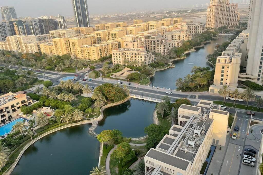 Cozy 2 Bedroom Apt Golf Tower Greens, Stunning Golf Views Apartment Dubai