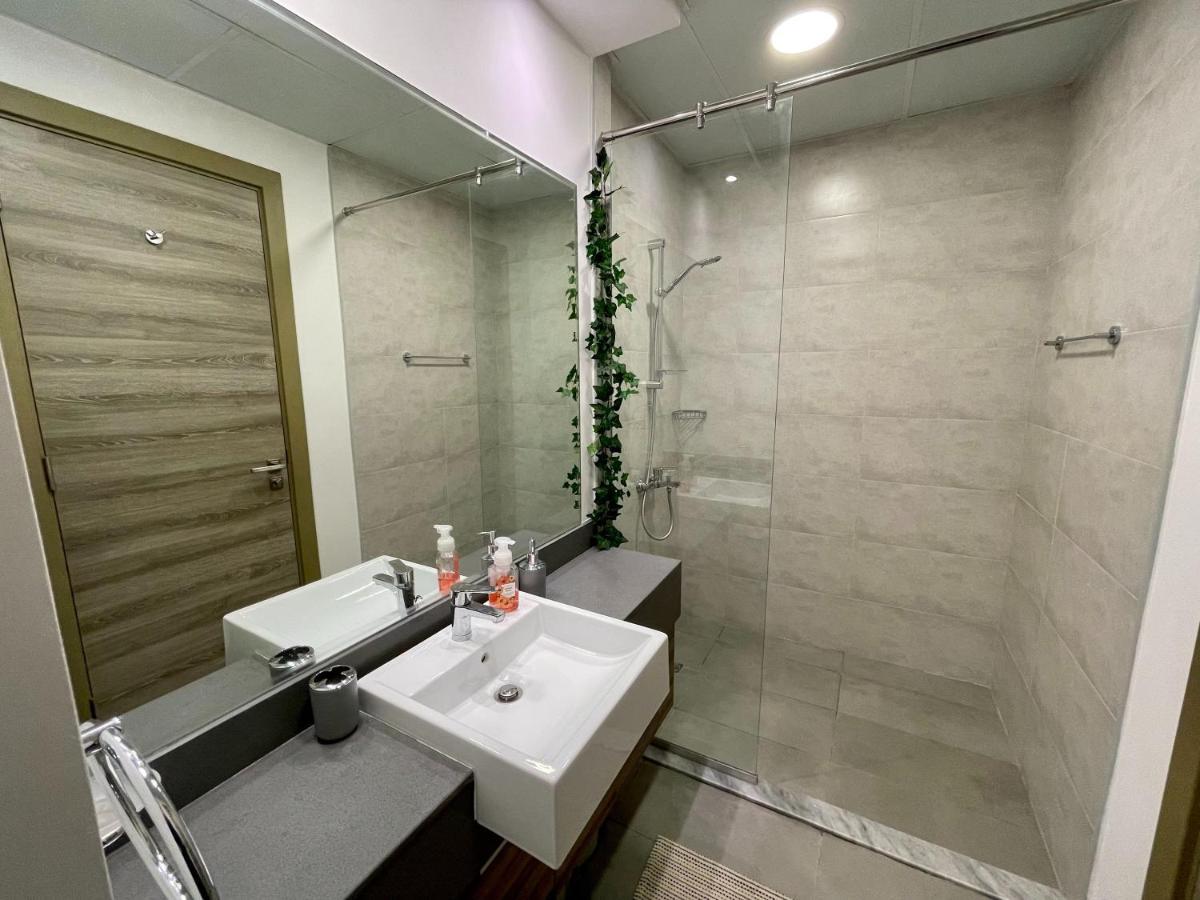 Apartment Spacious & Cute Studio With Balcony Dubai