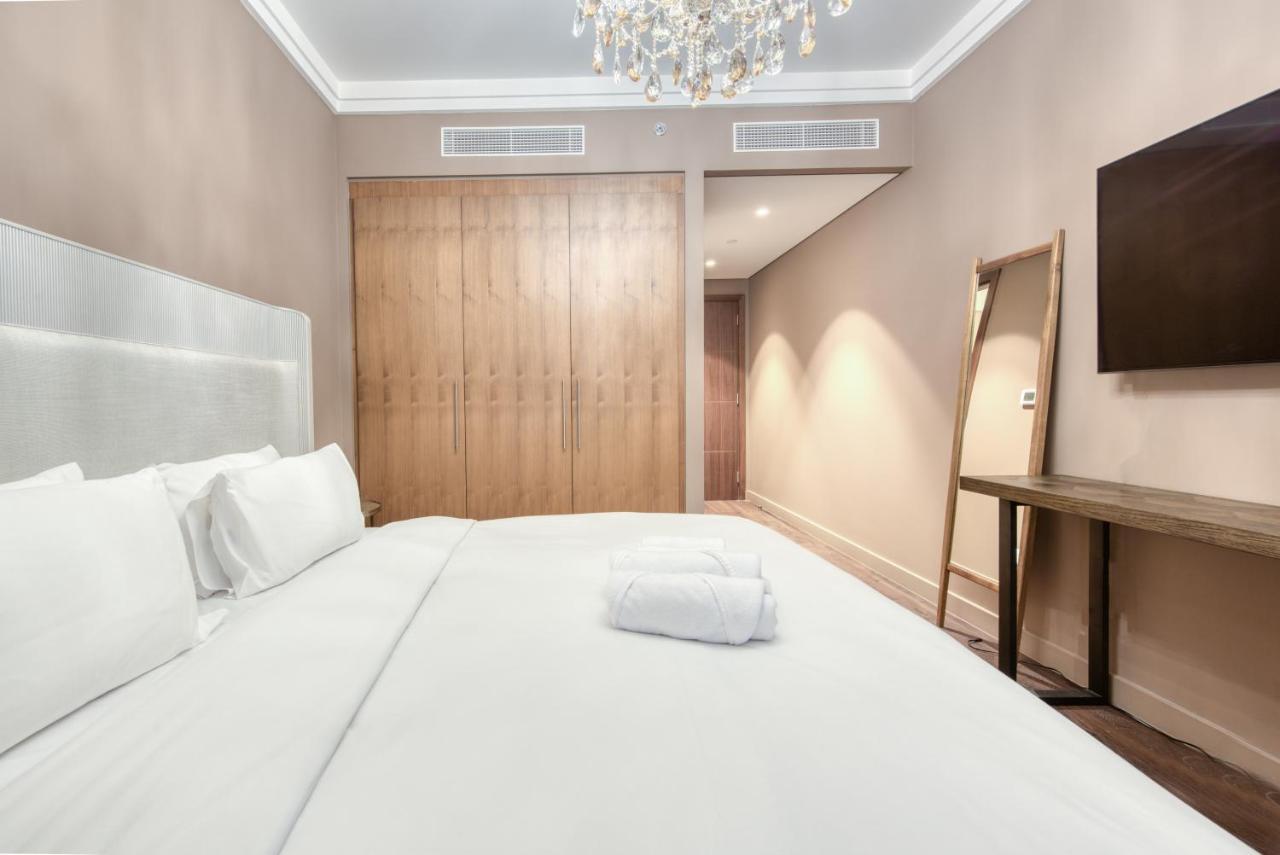 Luxurious 3 Bedroom In Boulevard Point, Connected To Mall Apartment Dubai