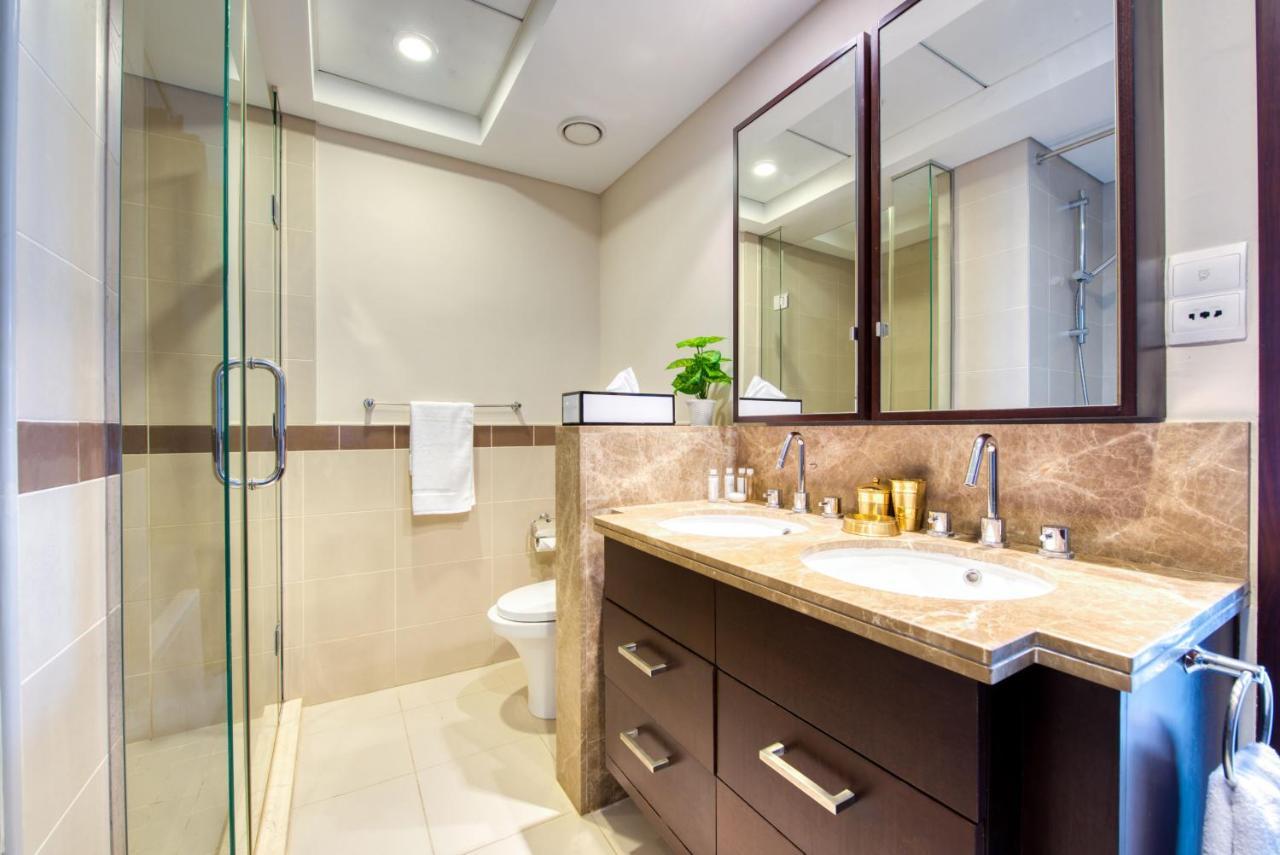 Apartment Maison Privee - Radiant Urban Retreat With Iconic Burj Khalifa Vws Dubai