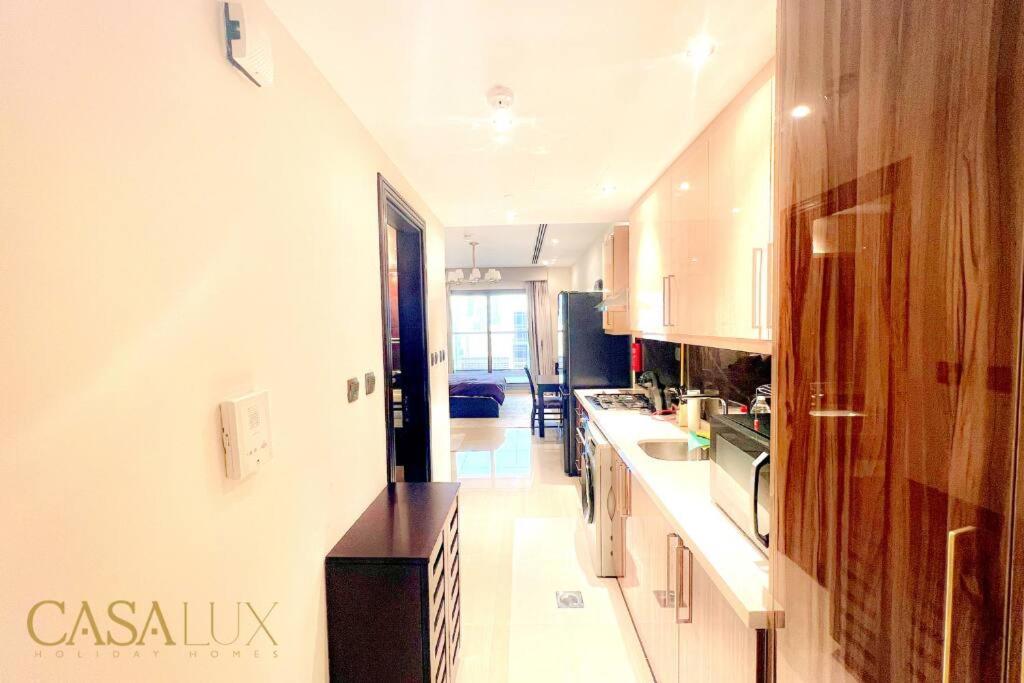 Lovely Big Studio W/ Burj Khalifa View In Downtown Apartment *
