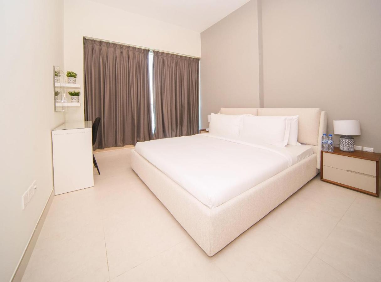 Apartment Modern 1br With Rooftop Pool The Bay Business Bay Dubai