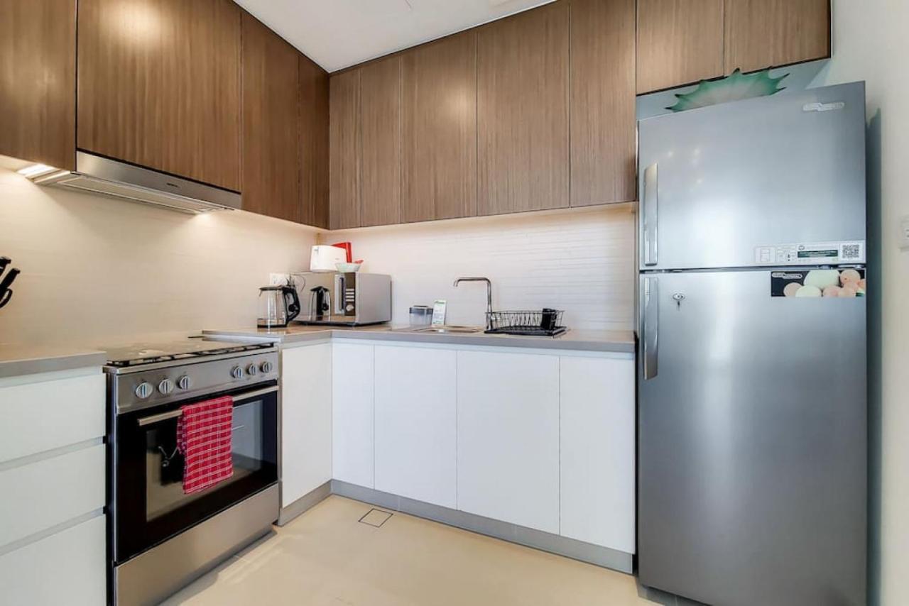 5242 Tower 2 - Light One Bedroom