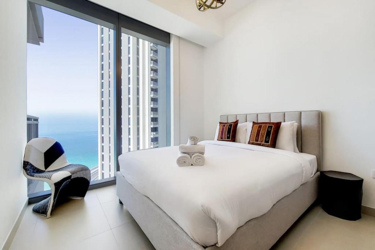 5242 Tower 2 - Light One Bedroom *